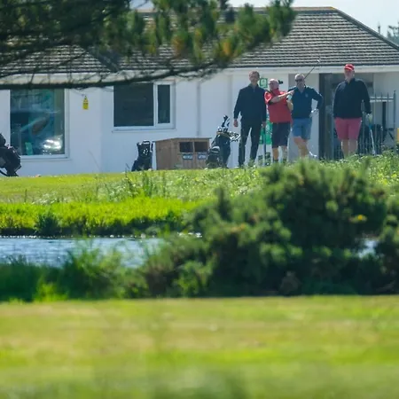 Cosy Room With Golf & The Beach On Your Doorstep! Mawgan Porth Exterior foto